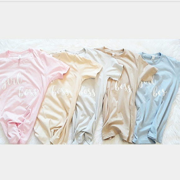 🚫NOT FOR SALE🚫Tan & white girl boss t-shirt - Picture 2 of 5